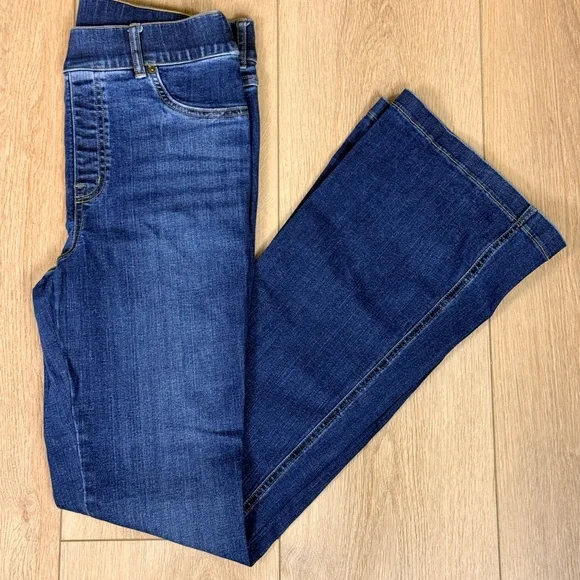 SPANX Pull-On Flare Jeans Dark Wash Size Large - Picture 1 of 6